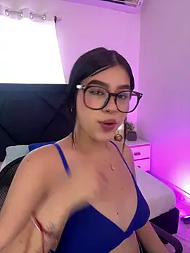 Lily Woodz online show from March 2026 07:13:02 PM