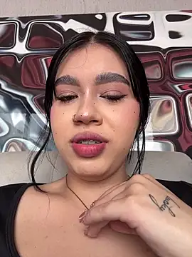 Lily Woodz online show from May 2026 02:34:02 PM