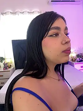 Lily Woodz online show from June 2026 07:07:01 PM