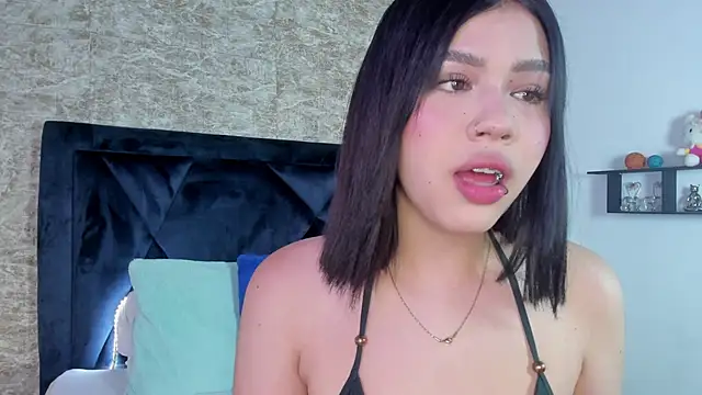 Lily Woodz online show from November 2025 07:06:01 PM