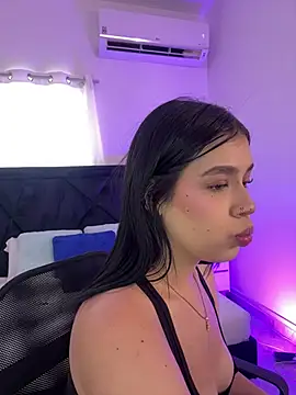 Lily Woodz online show from June 2026 07:09:02 PM