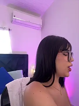 Lily Woodz online show from March 2026 07:03:02 PM