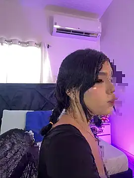 Lily Woodz online show from June 2026 07:12:02 PM