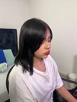 Lily Woodz online show from February 2026 07:01:02 PM