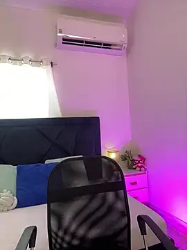 Lily Woodz online show from April 2026 02:42:02 PM