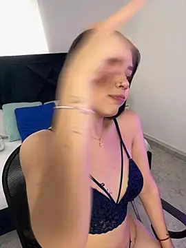 Lily Woodz online show from February 2026 07:14:01 PM