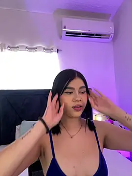 Lily Woodz online show from June 2026 07:14:02 PM