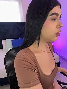Lily Woodz online show from June 2026 07:03:01 PM