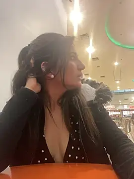AlejandritaMilano online show from July 2026 09:33:02 PM