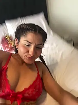 AlejandritaMilano online show from February 2026 07:25:01 PM