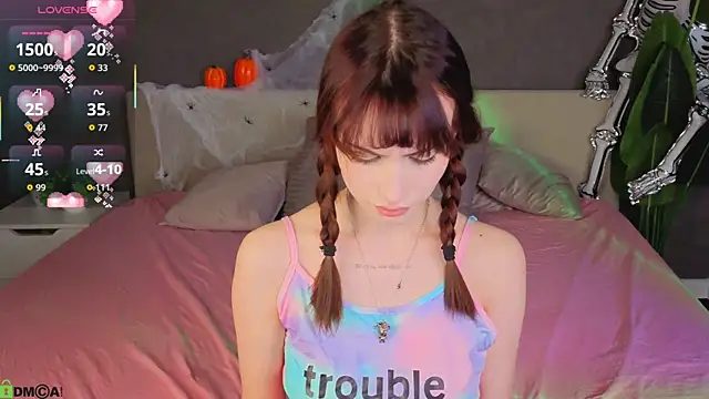 Snapshot of Mollly_Rouge chatting on October 2025 12:43:01 AM Mollly Rouge online show from October 2025 12:43:01 AM