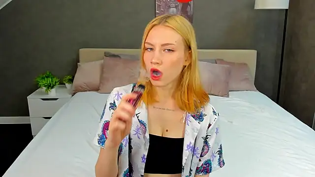 Snapshot of Mollly_Rouge chatting on March 2025 12:29:02 AM Mollly Rouge online show from March 2025 12:29:02 AM