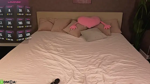 Snapshot of Mollly_Rouge chatting on December 2025 10:49:02 PM Mollly Rouge online show from December 2025 10:49:02 PM