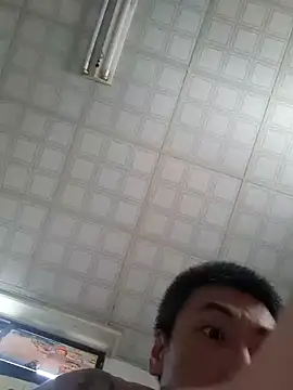 Snapshot of bb770504 chatting on January 2025 04:20:01 AM bb770504 online show from January 2025 04:20:01 AM