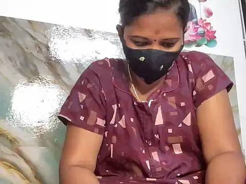 Tamil Sanjana  online show from November 2025 01:33:01 PM