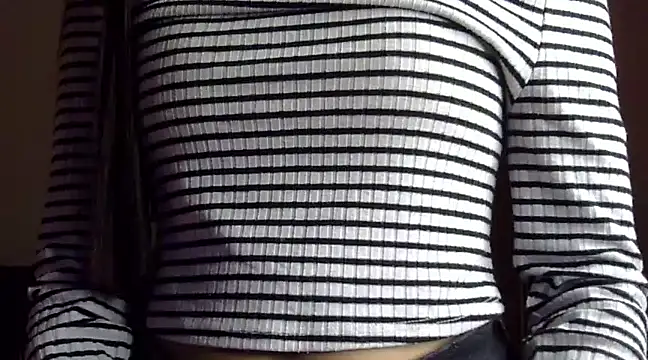 Snapshot of MISS-ROMANTIC chatting on January 2025 07:43:01 PM MISS-ROMANTIC online show from January 2025 07:43:01 PM