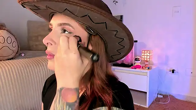 Alissonroses online show from October 2025 08:19:01 PM