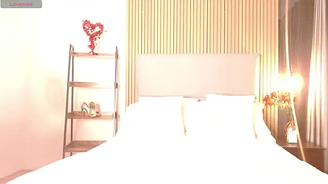 Sienna Blake  online show from October 2025 08:53:01 PM