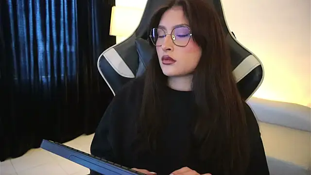 Daisha Riley online show from April 2026 01:07:02 PM