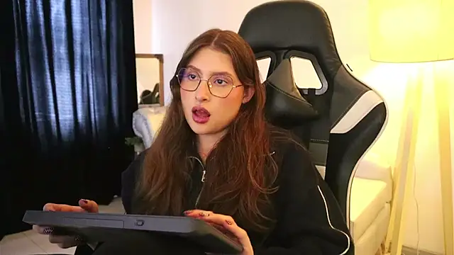 Daisha Riley online show from November 2025 04:00:01 PM