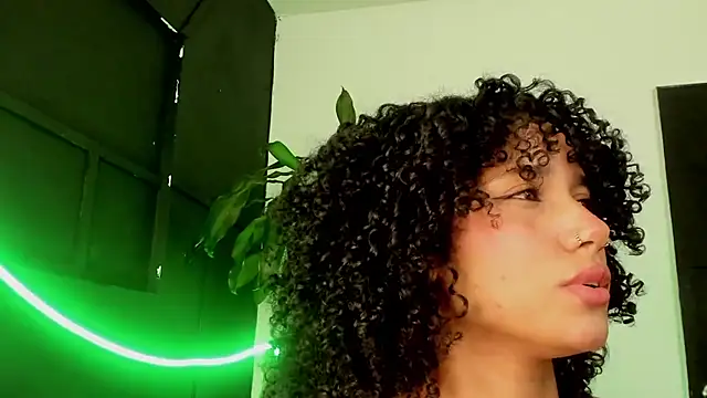 Snapshot of CintiaWalker chatting on April 2026 01:01:02 PM CintiaWalker online show from April 2026 01:01:02 PM