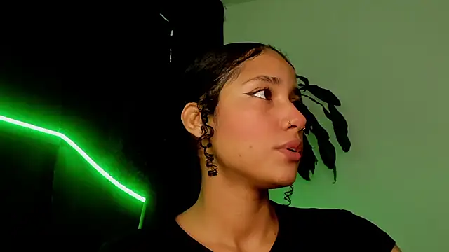 Snapshot of CintiaWalker chatting on April 2026 01:04:02 PM CintiaWalker online show from April 2026 01:04:02 PM