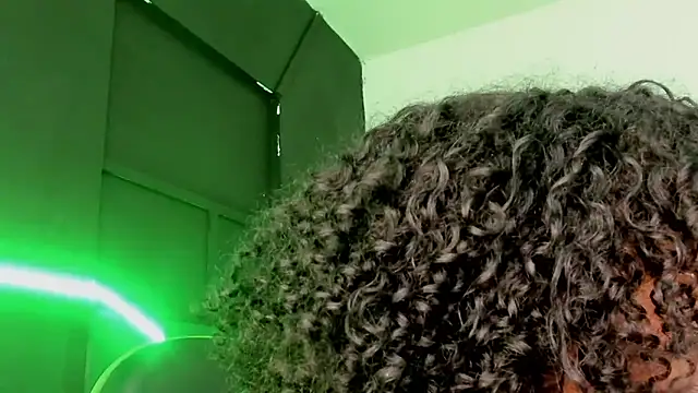 Snapshot of CintiaWalker chatting on April 2026 12:42:01 PM CintiaWalker online show from April 2026 12:42:01 PM