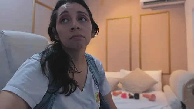 PerlaPreciosa online show from February 2026 04:01:01 AM