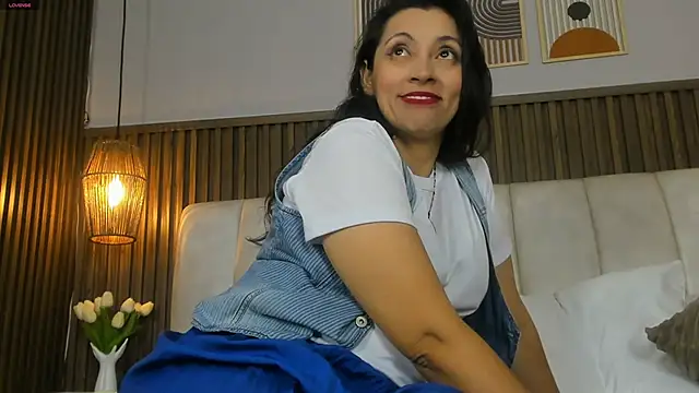 Snapshot of PerlaPreciosa chatting on June 2026 03:48:02 AM PerlaPreciosa online show from June 2026 03:48:02 AM