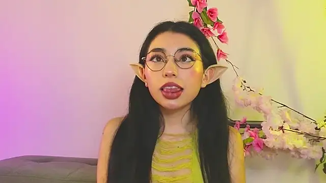 Snapshot of Sweet_Nyx chatting on September 2025 10:54:02 PM Sweet Nyx online show from September 2025 10:54:02 PM