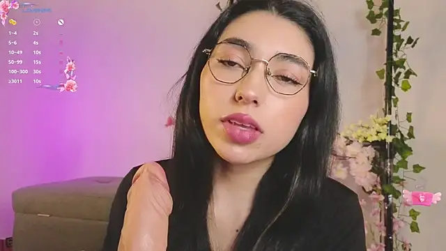 Snapshot of Sweet_Nyx chatting on September 2025 10:49:01 PM Sweet Nyx online show from September 2025 10:49:01 PM