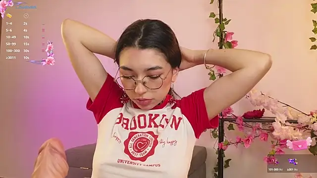 Snapshot of Sweet_Nyx chatting on October 2025 08:23:02 PM Sweet Nyx online show from October 2025 08:23:02 PM