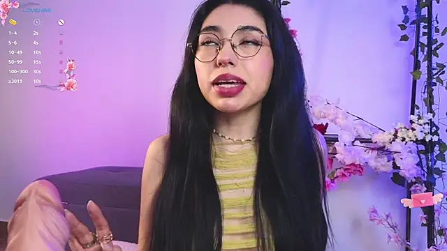 Snapshot of Sweet_Nyx chatting on October 2025 09:40:01 PM Sweet Nyx online show from October 2025 09:40:01 PM