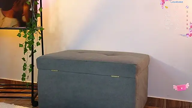 Snapshot of Sweet_Nyx chatting on March 2025 10:36:02 PM Sweet Nyx online show from March 2025 10:36:02 PM