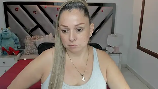 natalia5560 online show from October 2025 01:12:02 PM