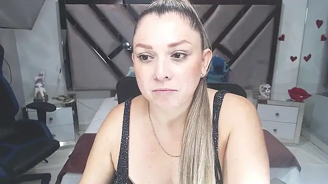 Snapshot of natalia5560 chatting on February 2025 02:37:01 PM natalia5560 online show from February 2025 02:37:01 PM