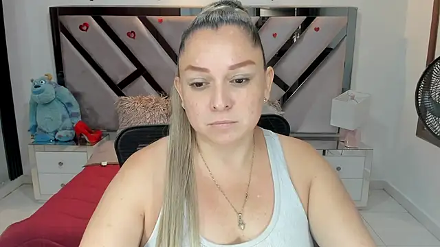 Snapshot of natalia5560 chatting on October 2025 01:45:02 PM natalia5560 online show from October 2025 01:45:02 PM