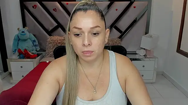 natalia5560 online show from October 2025 01:09:01 PM