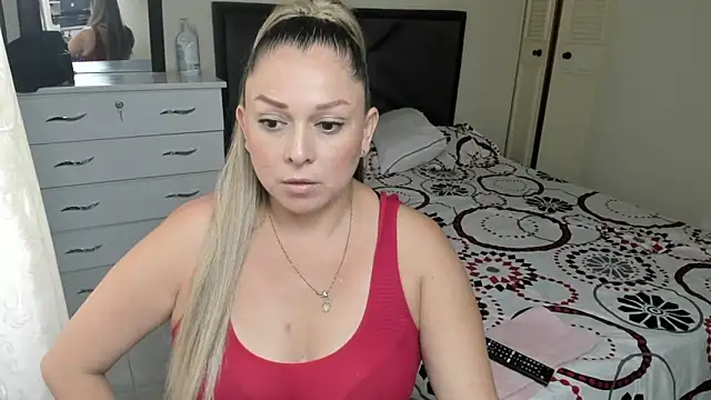 natalia5560 online show from December 2025 06:40:01 PM