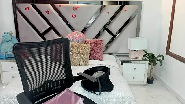 natalia5560 online show from November 2025 01:11:01 PM