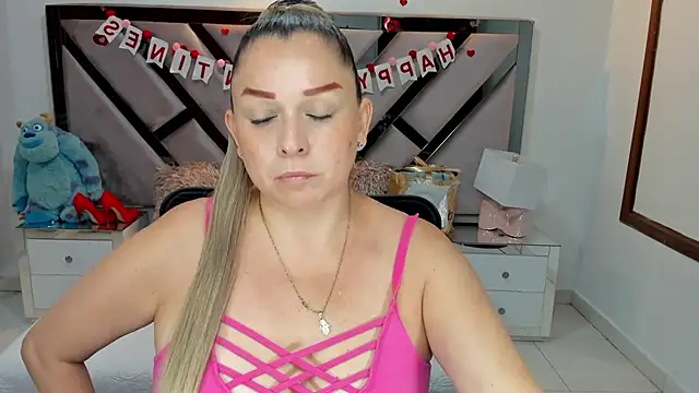 Snapshot of natalia5560 chatting on September 2025 12:01:02 PM natalia5560 online show from September 2025 12:01:02 PM