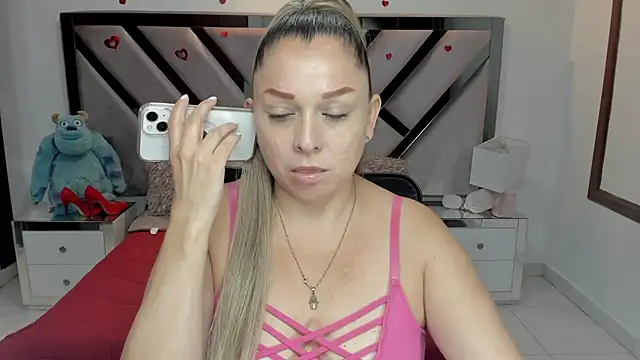Snapshot of natalia5560 chatting on October 2025 12:37:02 PM natalia5560 online show from October 2025 12:37:02 PM