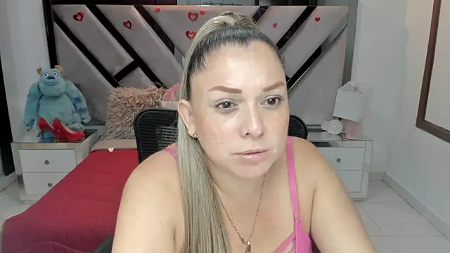 natalia5560 online show from October 2025 12:48:01 PM