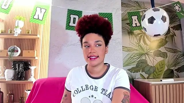 Snapshot of loladupont chatting on June 2026 03:07:01 AM loladupont online show from June 2026 03:07:01 AM