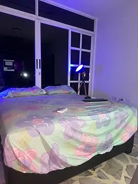 loladupont online show from April 2026 02:51:02 AM