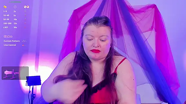 Snapshot of Queensamantha777 chatting on June 2026 02:33:01 PM Queensamantha777 online show from June 2026 02:33:01 PM