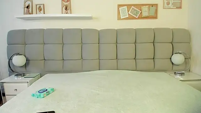 Snapshot of Chlooe_Zoe chatting on October 2025 07:04:01 PM Chlooe Zoe online show from October 2025 07:04:01 PM