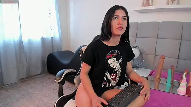 Snapshot of Chlooe_Zoe chatting on December 2025 07:26:02 PM Chlooe Zoe online show from December 2025 07:26:02 PM