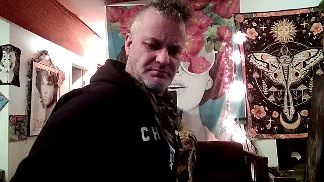 Snapshot of SilverandFox chatting on January 2025 06:31:01 PM SilverandFox online show from January 2025 06:31:01 PM