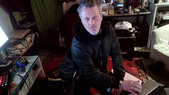 Snapshot of SilverandFox chatting on March 2025 09:23:01 AM SilverandFox online show from March 2025 09:23:01 AM